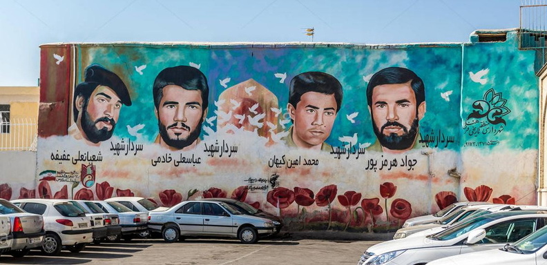 mural-commemorating-martyr-of-the-iran-iraq-war-in-shiraz-city-capital-J0HYFW.jpg