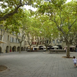 Uzes